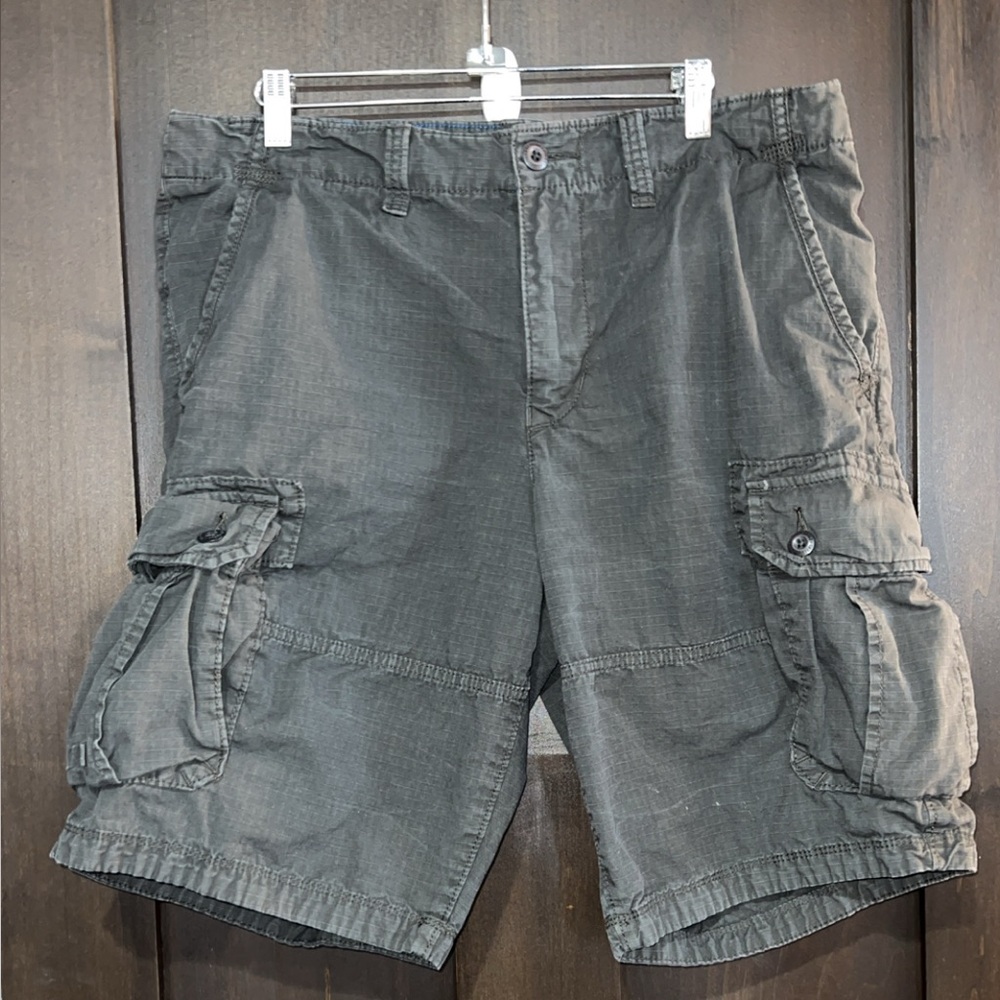 American Eagle cargo shorts